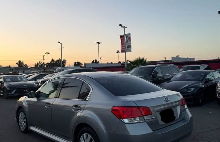 
								2011 Subaru legacy full									