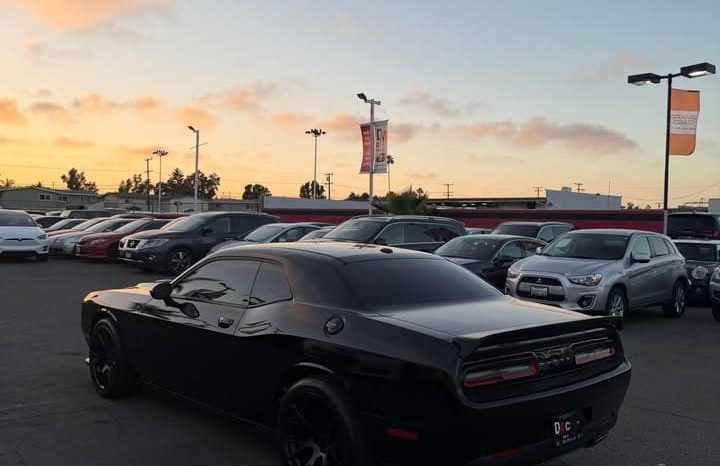 
								2018 Dodge challenger SXT full									