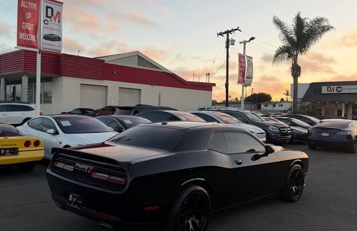 
								2018 Dodge challenger SXT full									
