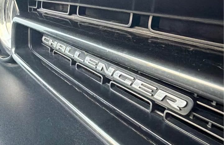 
								2018 Dodge challenger SXT full									