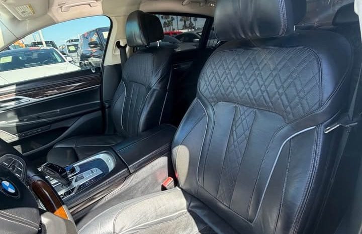 
								2020 BMW 7 series 740i xDrive Sedan 4D full									