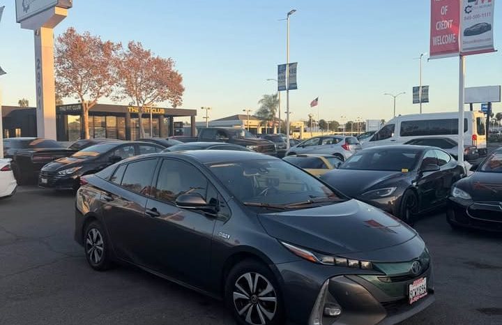 
								2017 Toyota prius prime Advanced full									