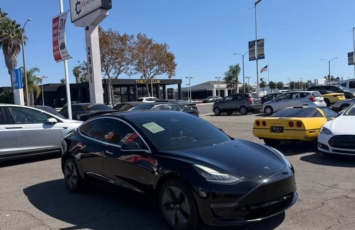 
								2019 Tesla model 3 Mid Range Sedan 4D full									