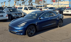2020 Tesla model 3 Standard Range Plus Sedan 4D