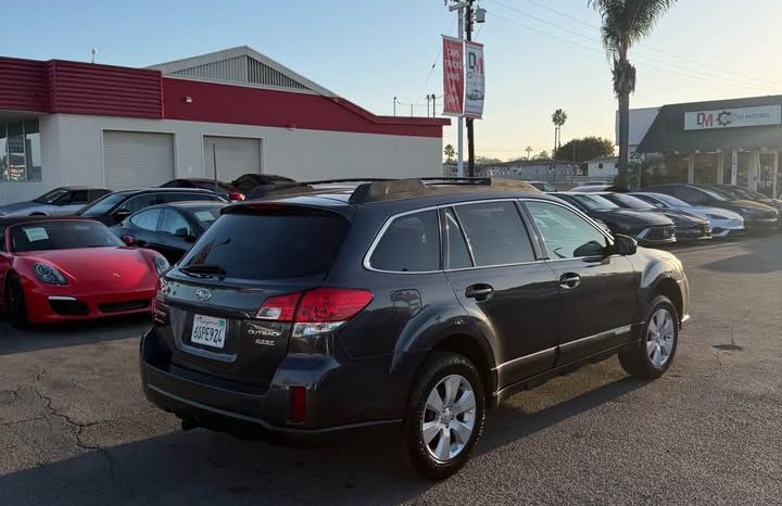 
								2011 Subaru outback full									