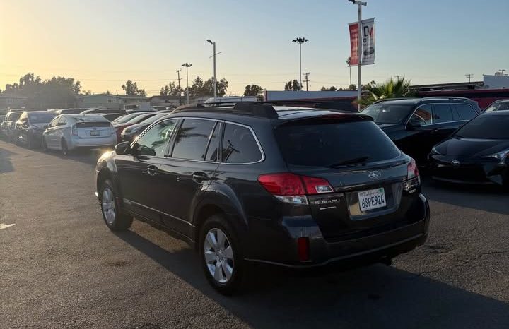 
								2011 Subaru outback full									