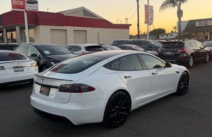 
								2021 Tesla model s Plaid Sedan 4D full									