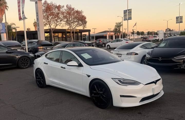 
								2021 Tesla model s Plaid Sedan 4D full									