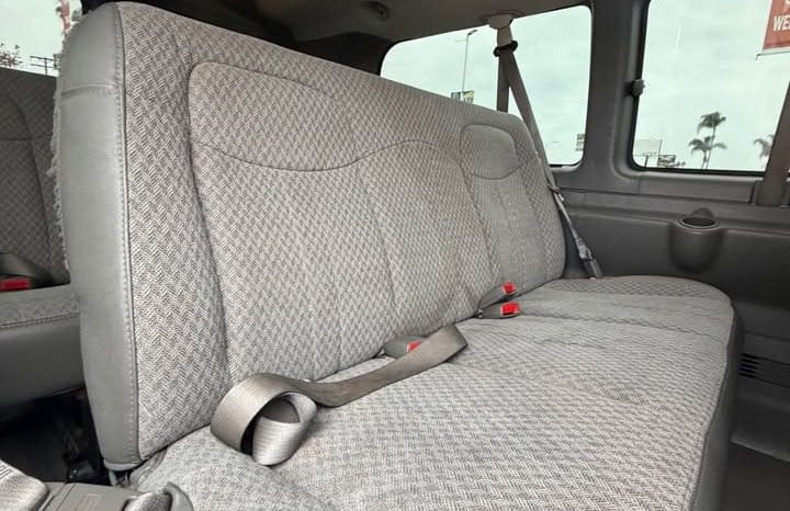 
								2006 Chevrolet express 2500 passenger full									