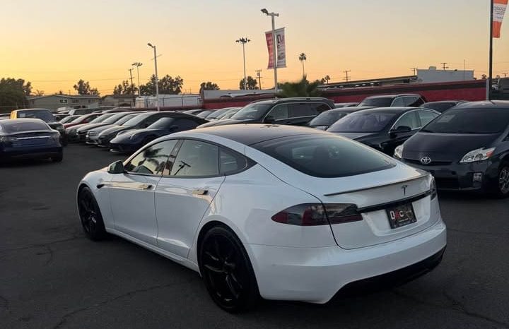 
								2021 Tesla model s Plaid Sedan 4D full									