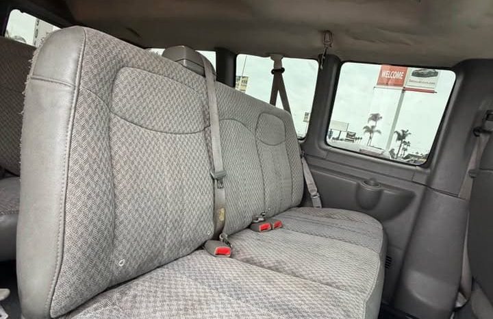 
								2006 Chevrolet express 2500 passenger full									