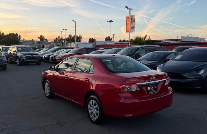 
								2011 Toyota corolla full									