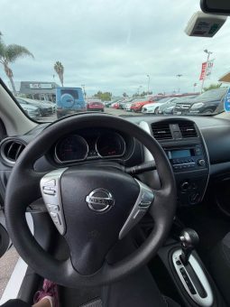 
										2015 Nissan versa full									