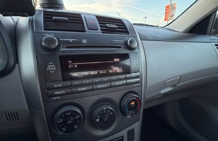 
								2011 Toyota corolla full									