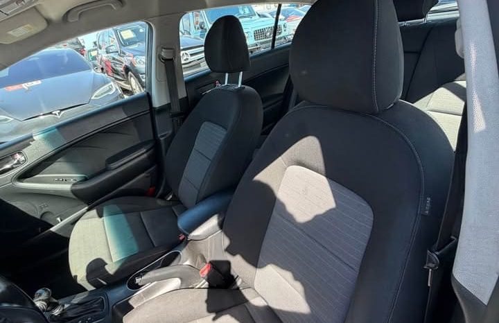 
								2016 Kia forte 5 EX Hatchback 4D full									