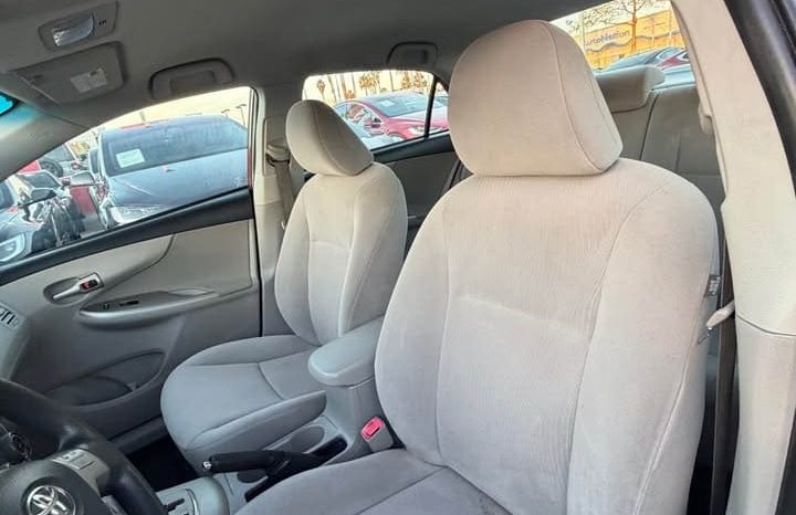 
								2011 Toyota corolla full									