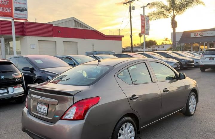 
								2015 Nissan versa full									