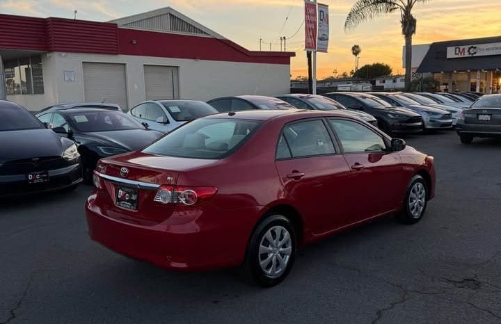 
								2011 Toyota corolla full									