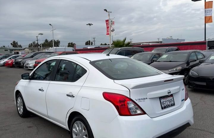 
								2015 Nissan versa full									