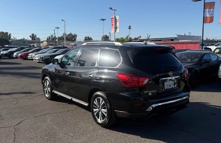 
								2017 Nissan pathfinder full									