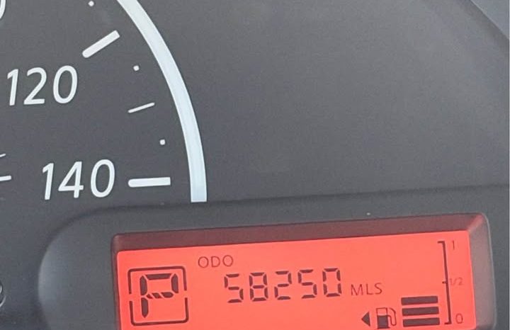 
								2015 Nissan versa full									