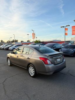 
										2015 Nissan versa full									