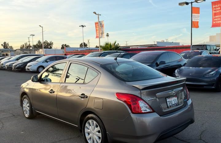 
								2015 Nissan versa full									